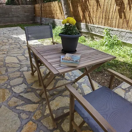 Locaroo With Garden Space Διαμέρισμα *